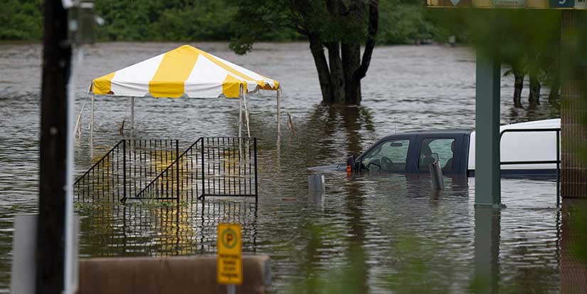 Extreme weather, U.S. funding cuts add pressure for Canada's weather service: report