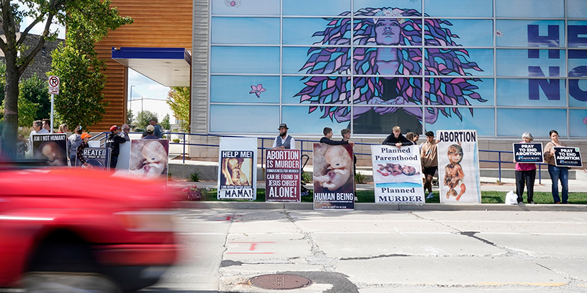 Wisconsin Planned Parenthood resumes offering abortions after a nearly monthlong pause
