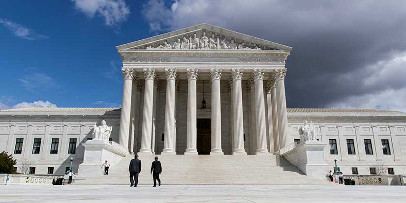Supreme Court lets Trump strip protections from more than 300,000 Venezuelan migrants