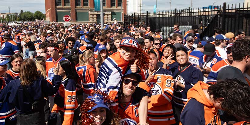 Edmonton Oilers fans crowd downtown, chanting and honking ahead of Stanley Cup Game 7